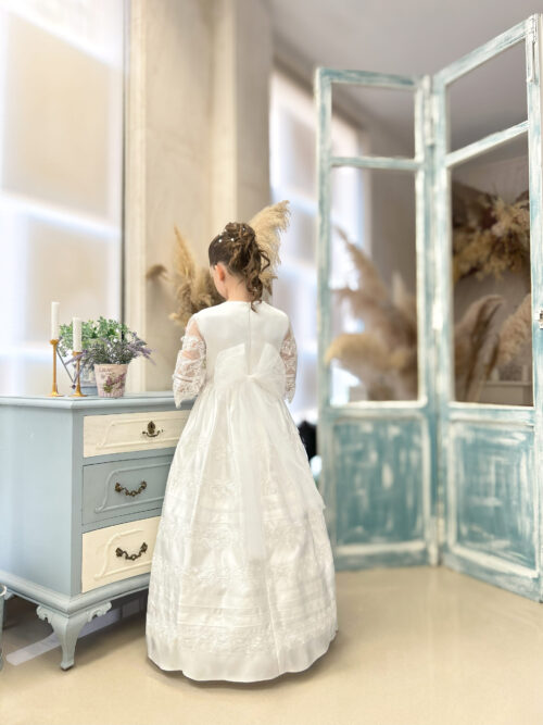 White Communion Gown — изображение 3